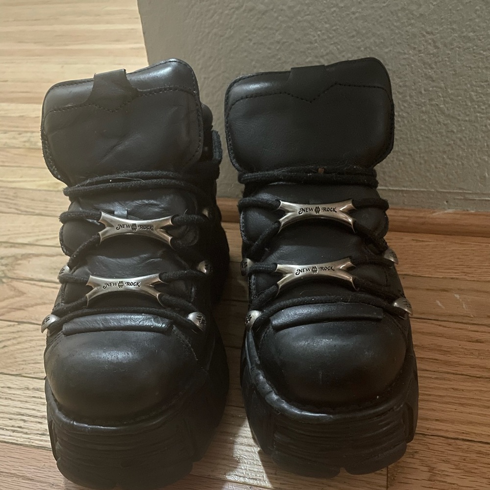 size 42 new rocks